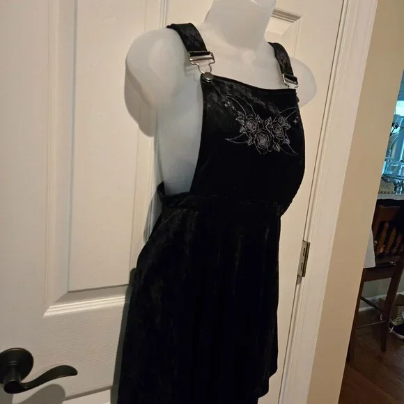 Hot Topic Moon & Florals Embroidered Black Velvet Skirtall Size Medium - Picture 7 of 11